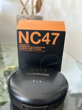MAC Studio Fix Powder Plus in NC47 - Discontinued Original Formula